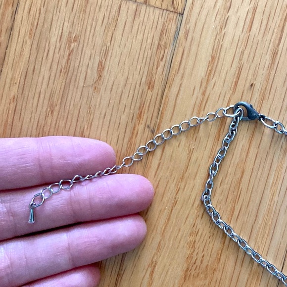 Women’s pale purple and fun cha cha style necklace with teardrop shaped beads - Picture 5 of 7